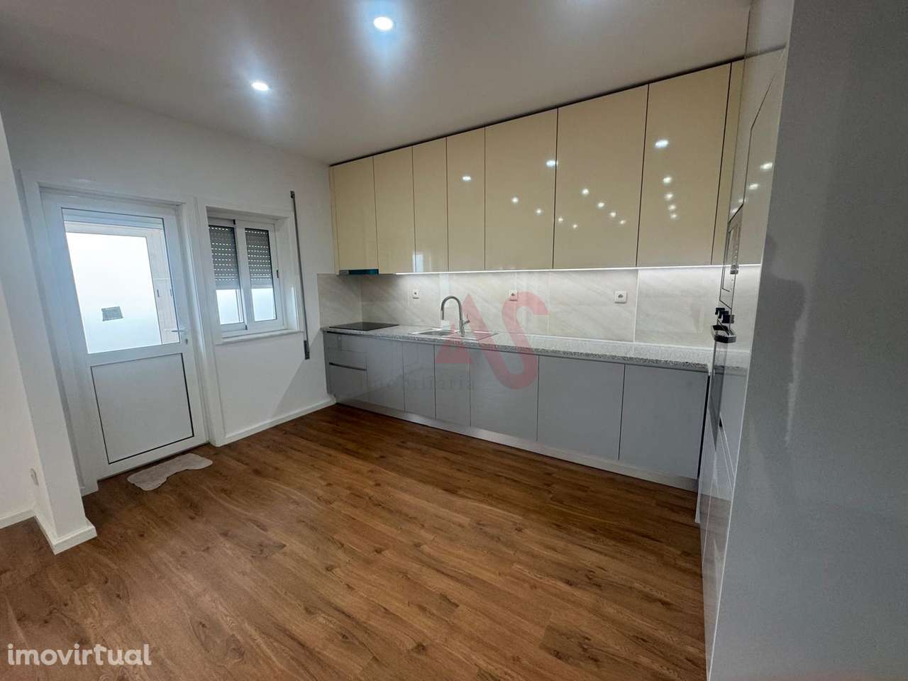 Excelente Apartamento T3 com Garagem Fechada – Águas Santas - Grande imagem: 2/17