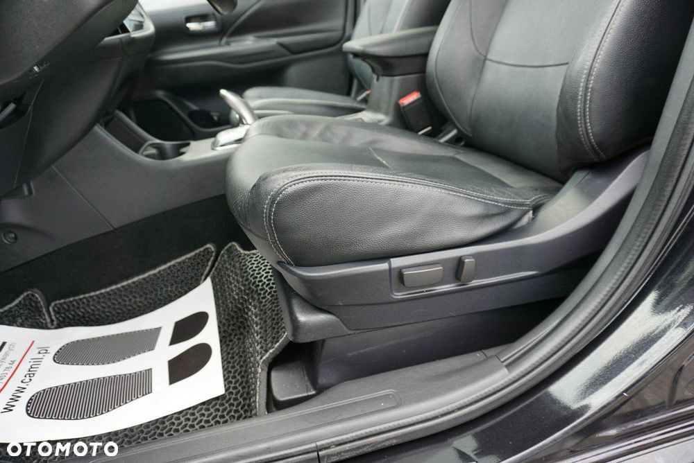 Mitsubishi Outlander - 12