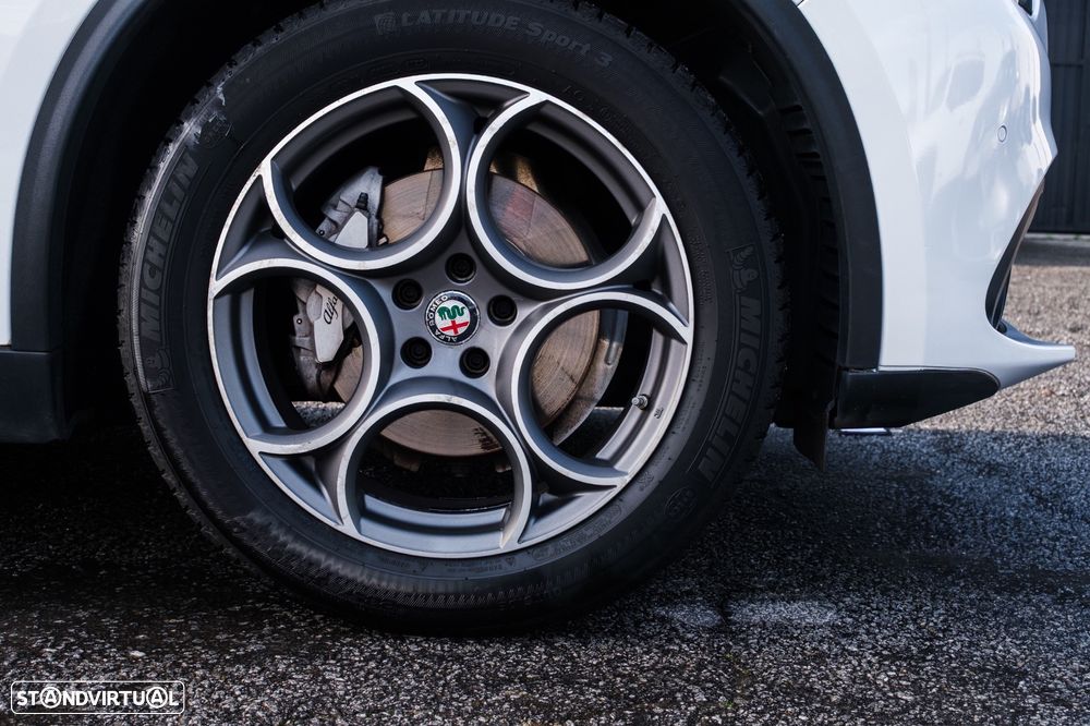 Alfa Romeo Stelvio 2.2 D Veloce Ti Q4 AT8 - 6