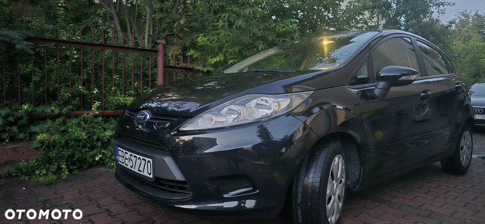 Ford Fiesta 2011 photo 2