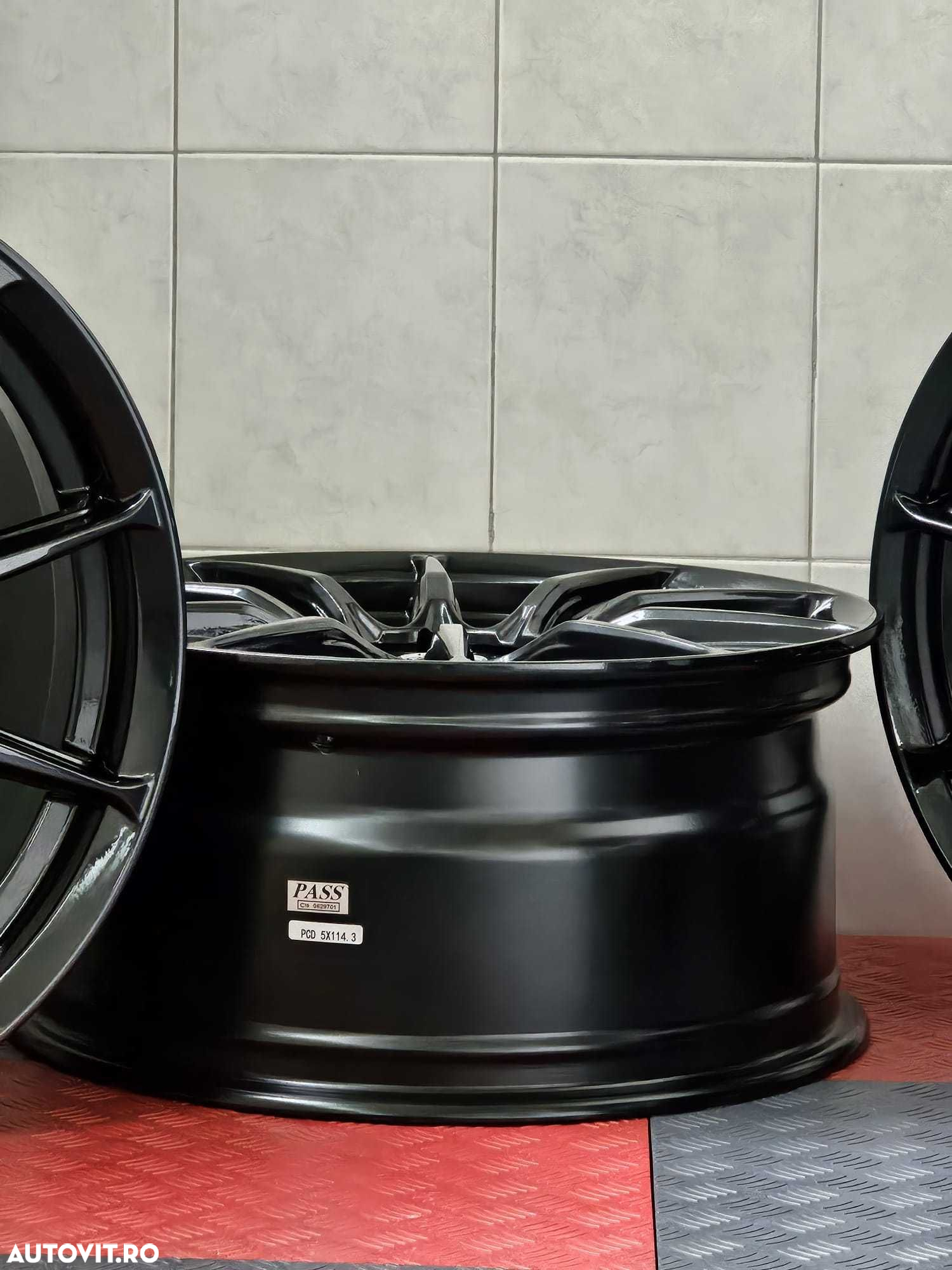 Jante aliaj 5x114,3 R18 18" negru lucios - 2