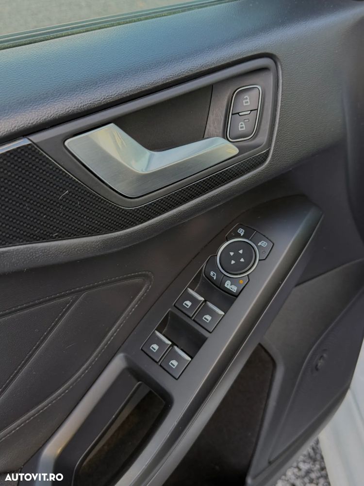 Ford Focus 1.0 EcoBoost MHEV ST-Line - 33