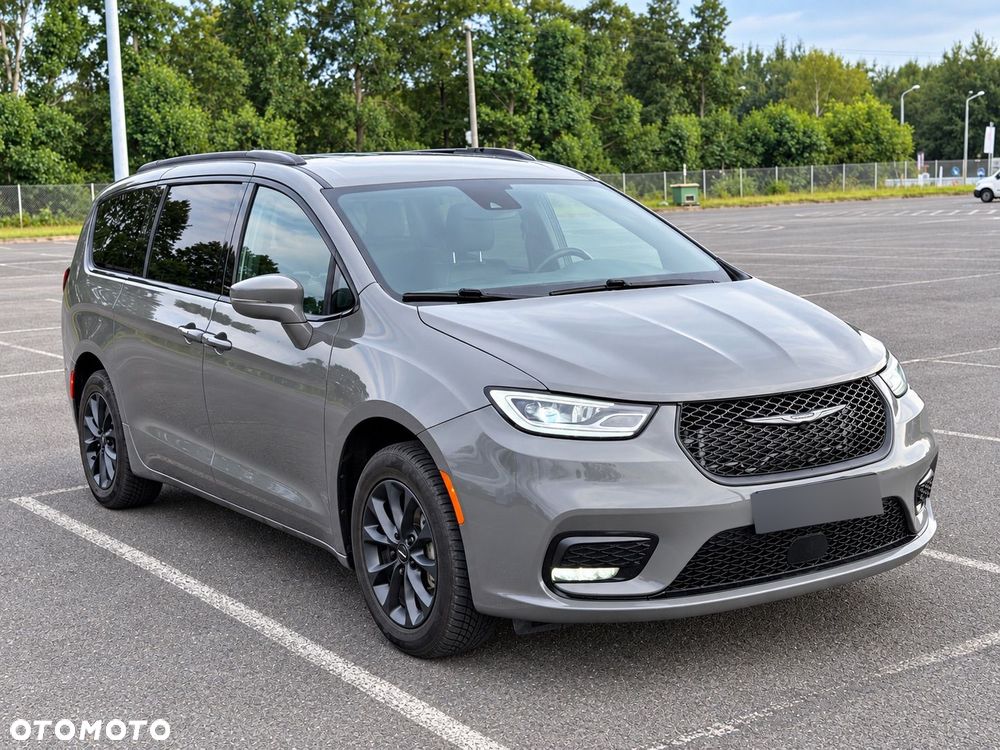Chrysler Pacifica - 4