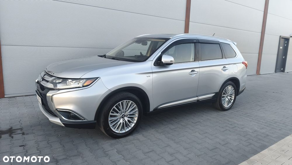 Mitsubishi Outlander - 2