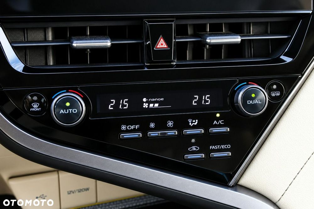 Toyota Camry 2.5 Hybrid Executive CVT - 16