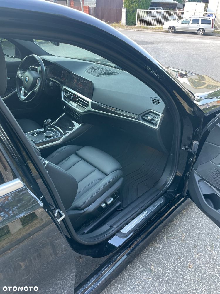 BMW Seria 3 330i - 14