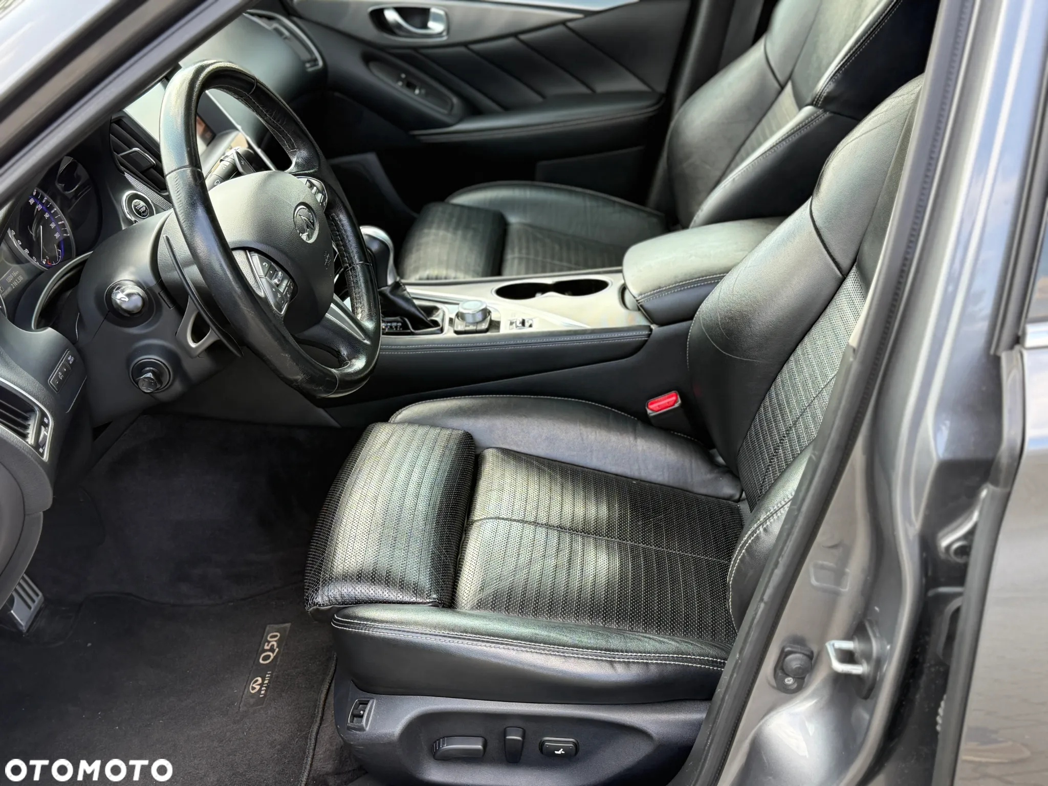 Infiniti Q50 2.0t Sport Sound Studio by Bose - 18
