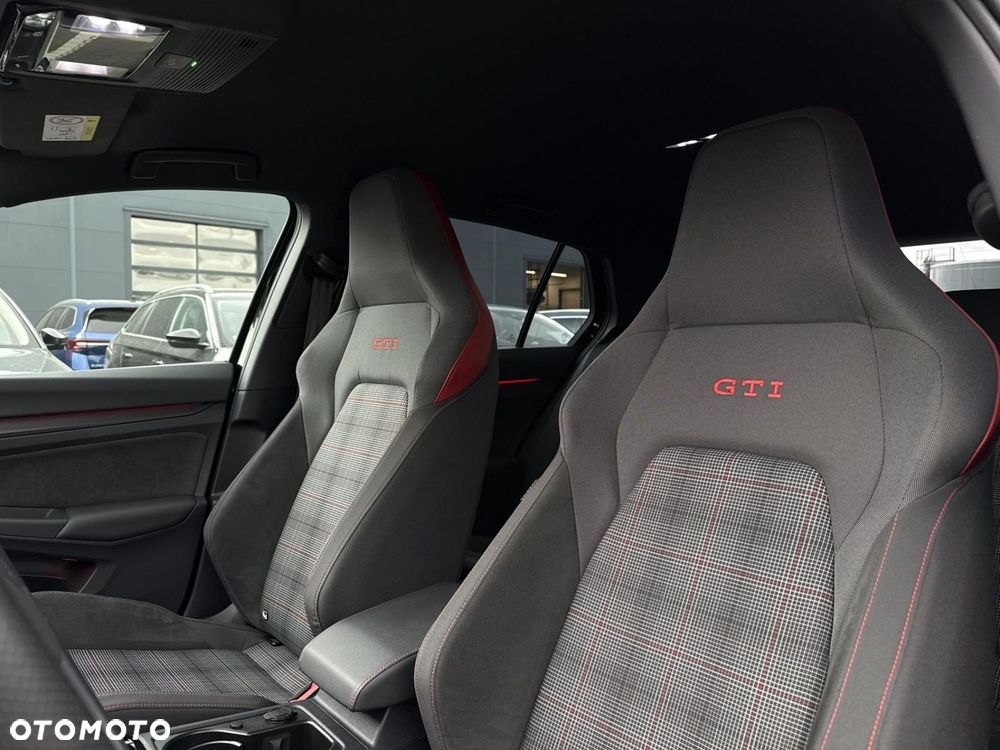Volkswagen Golf - 11
