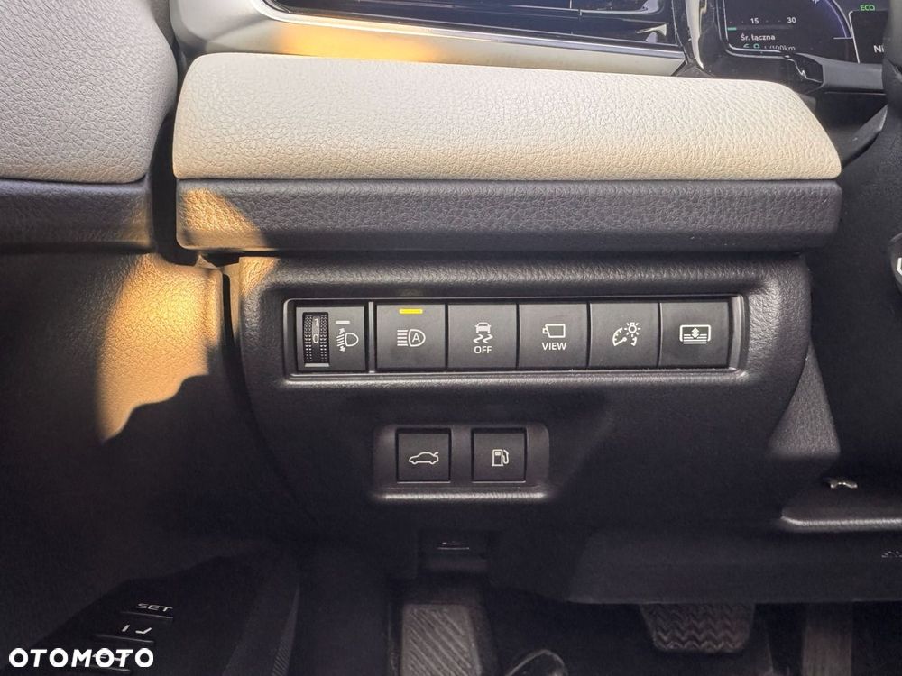 Toyota Camry - 13