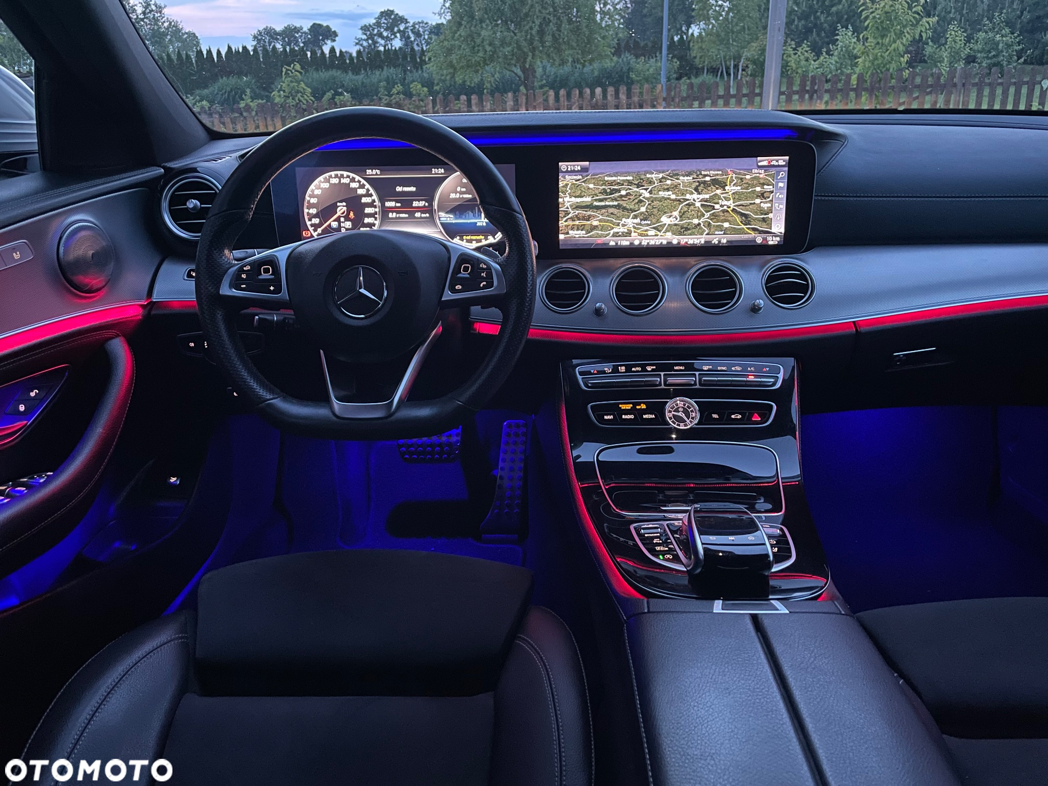 Mercedes-Benz Klasa E 220 d 4Matic T 9G-TRONIC AMG Line - 38