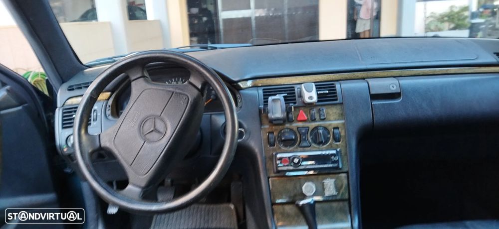 Mercedes-Benz 220 - 9