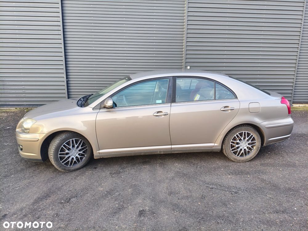 Toyota Avensis 1.8 VVT-i Luna - 2