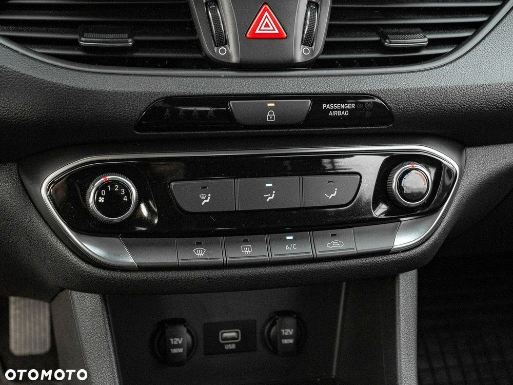 Hyundai i30 1.5 DPI Classic + - 18