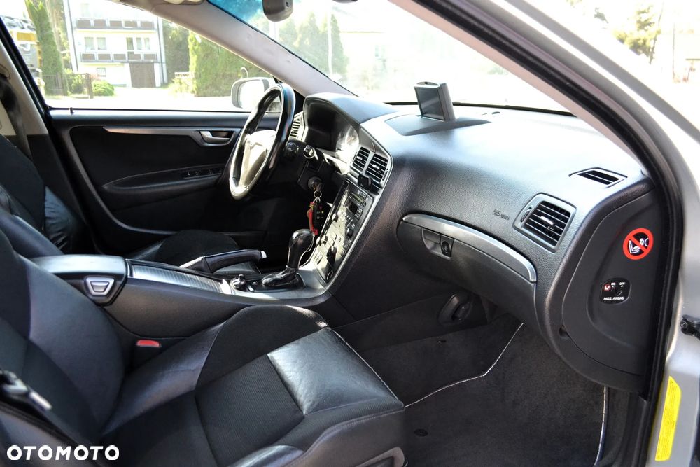 Volvo V70 D5 Momentum - 9