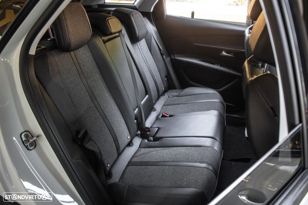Peugeot 3008 PureTech 130 Stop & Start GPF EAT8 Allure - 29