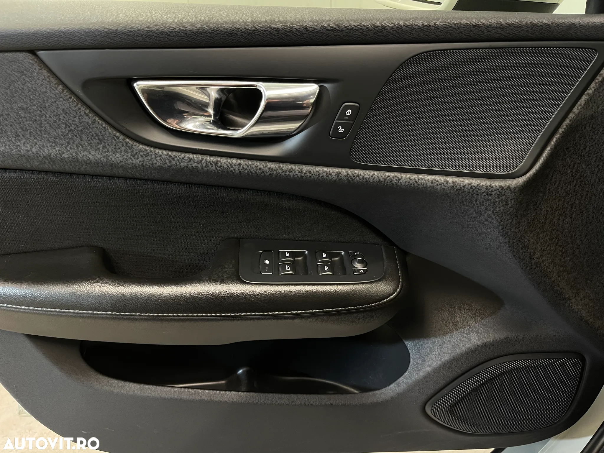 Volvo V60 D3 Geartronic Momentum - 25