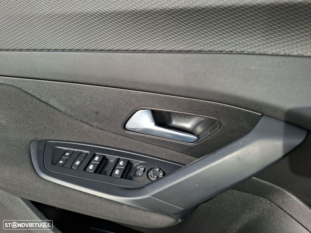 Peugeot 308 1.2 Hybrid Style e-DCS6 - 23