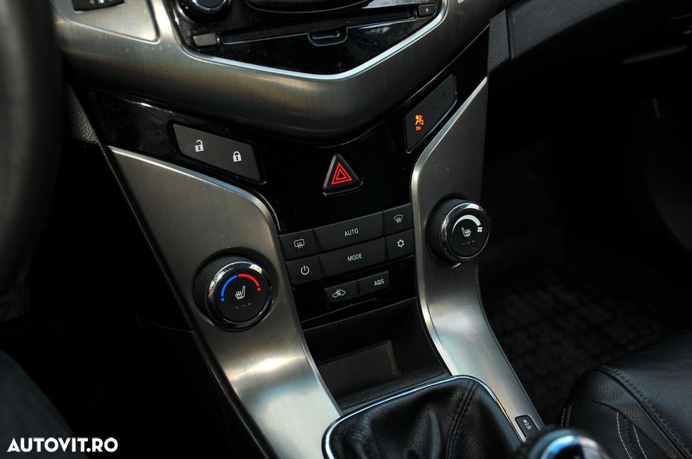 Chevrolet Cruze 1.4 Turbo LTZ - 17