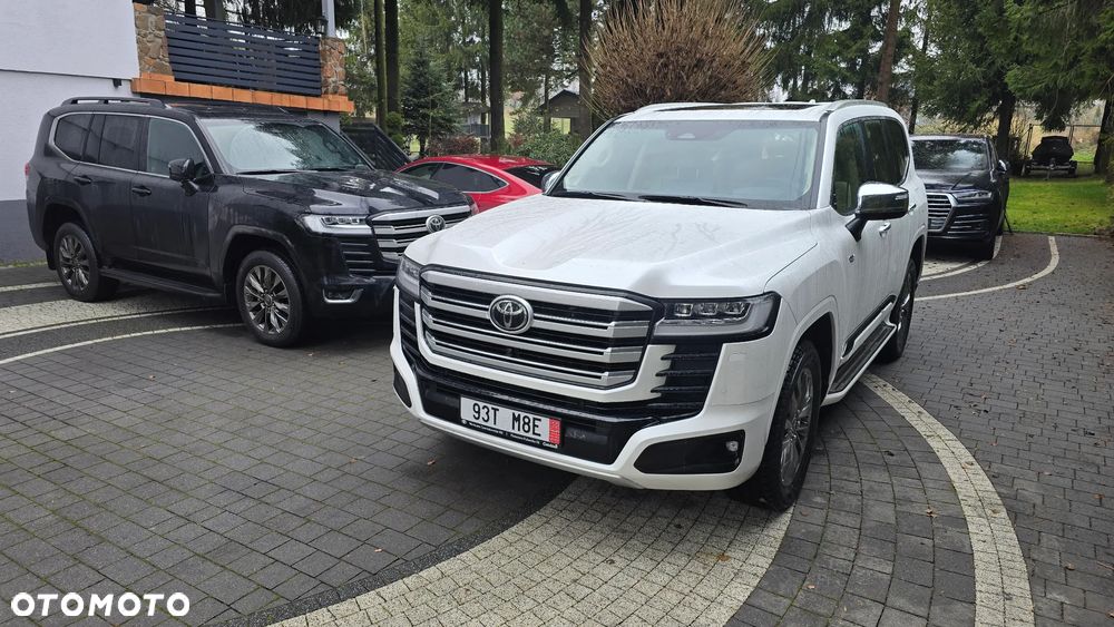 Toyota Land Cruiser - 2