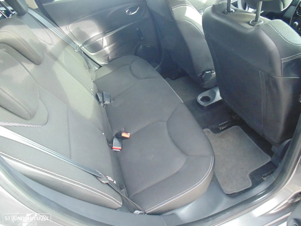 Renault Clio Sport Tourer 1.5 dCi Dynamique S - 17