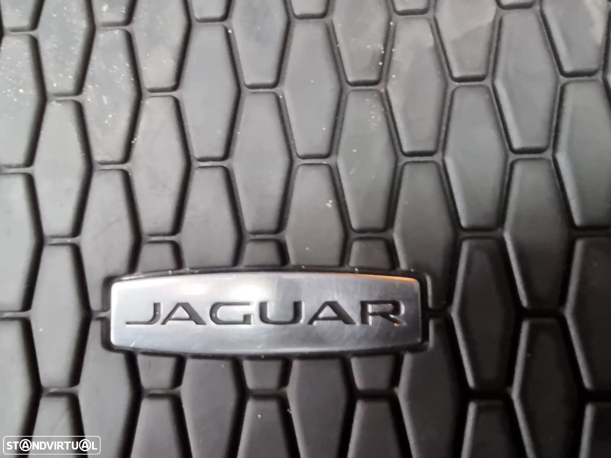Jaguar F-Pace 2.0 i4D R-Sport - 28