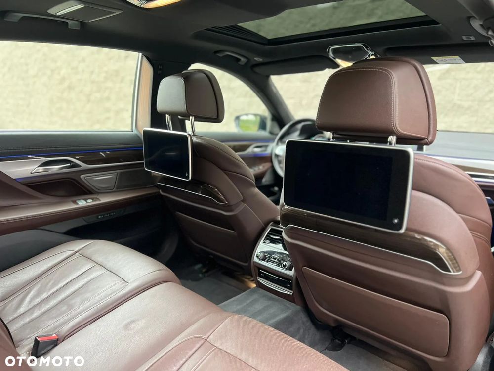 BMW Seria 7 750Li xDrive - 24