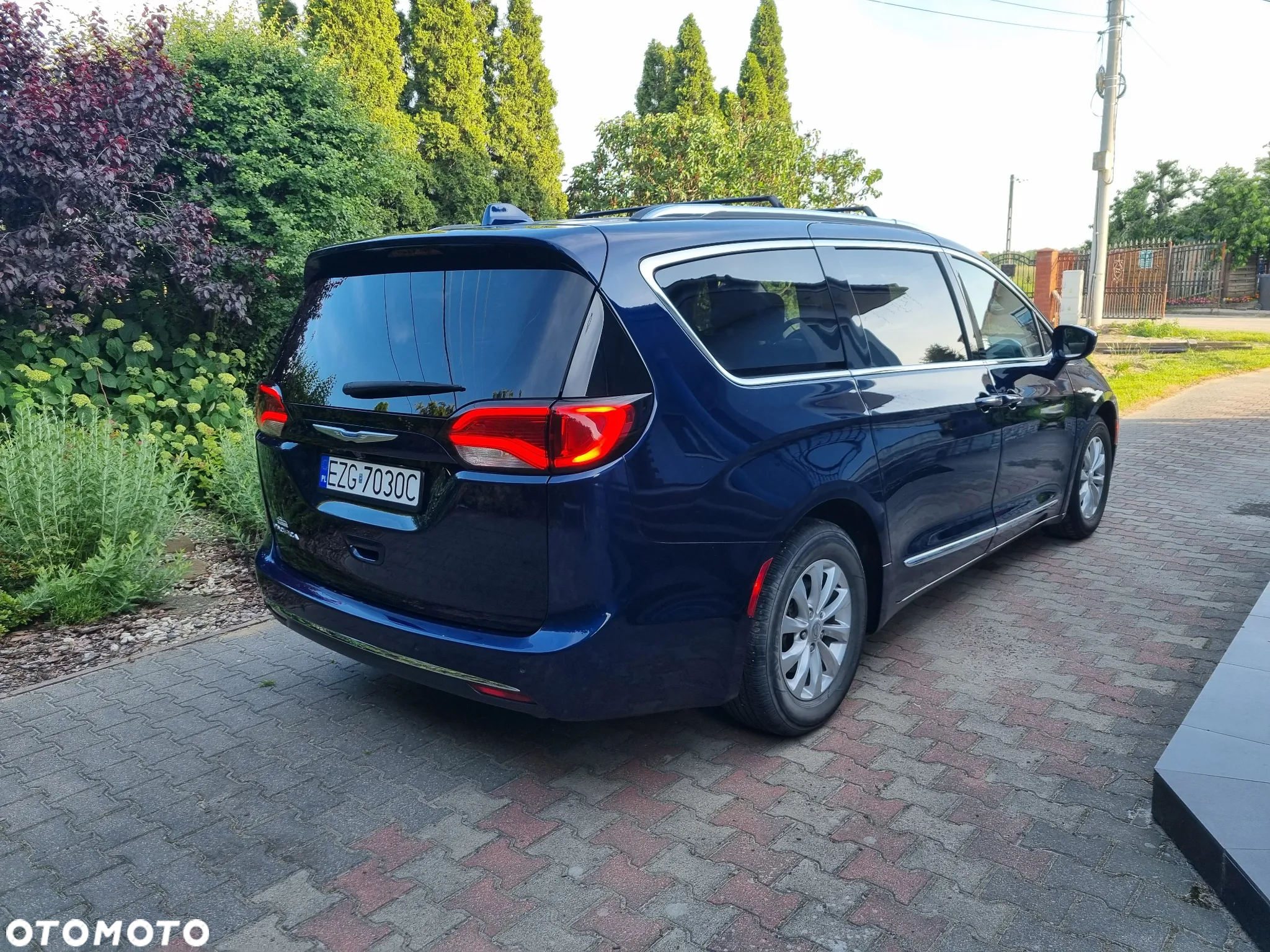 Chrysler Pacifica - 2