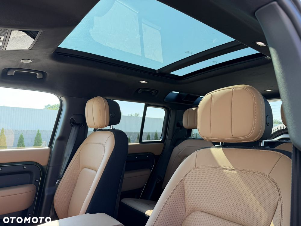Land Rover Defender - 25