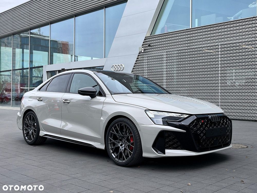 Audi RS3 Limousine - 3