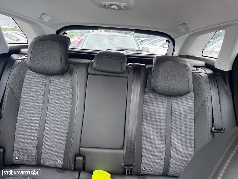 Peugeot 3008 1.2 PureTech Allure EAT8 - 8