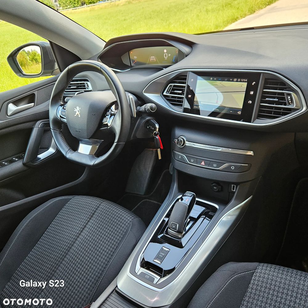 Peugeot 308 BlueHDi 130 EAT8 Allure - 25