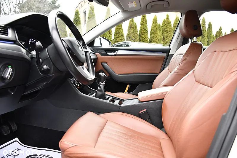 Skoda Superb 2.0 TDI Sportline - 10