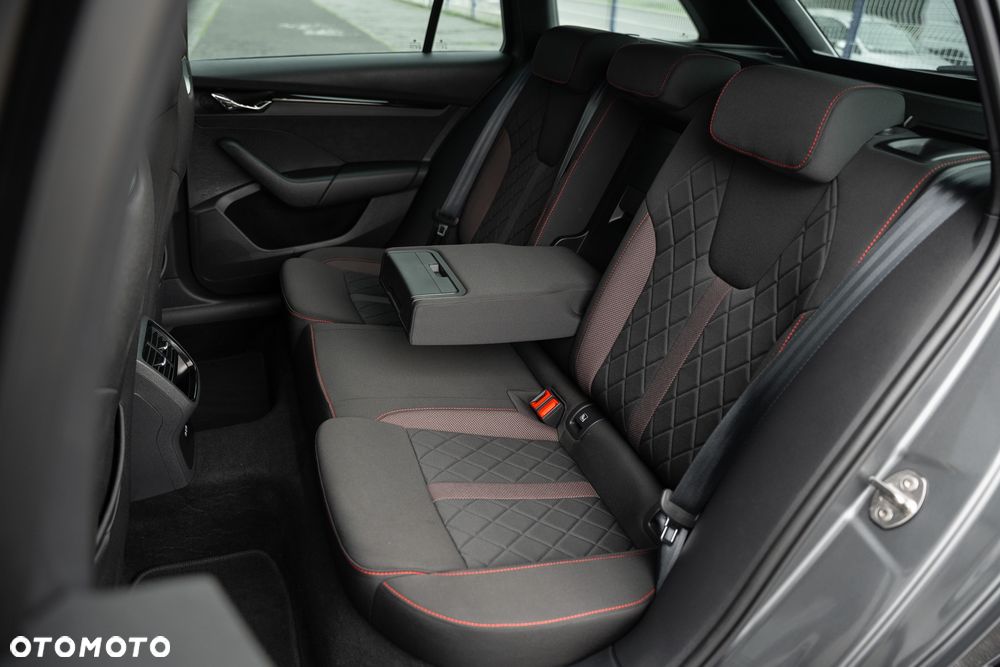 Skoda Octavia 2.0 TDI DSG 4x4 RS - 35