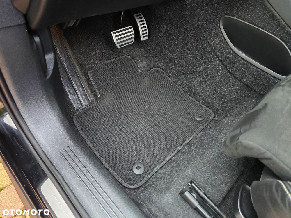 Volvo XC 40 B4 Ultra Black Edition - 39