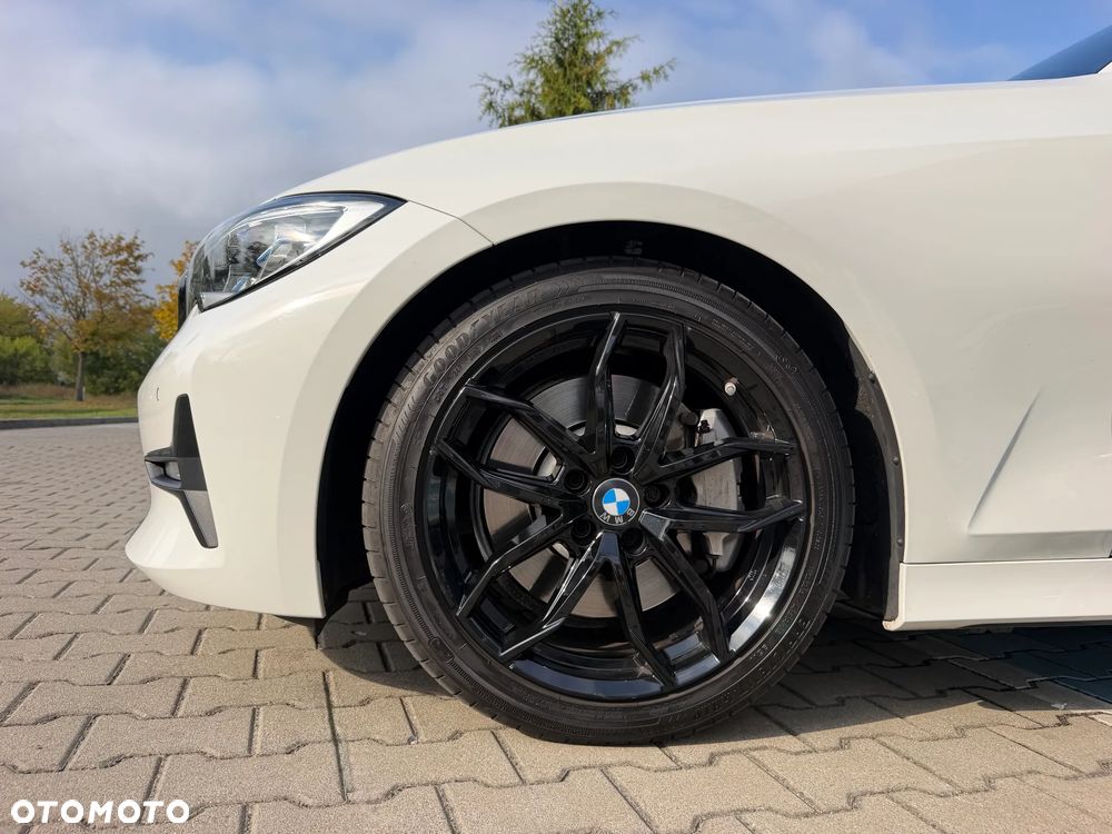 BMW Seria 3 330i Sport Line sport - 22