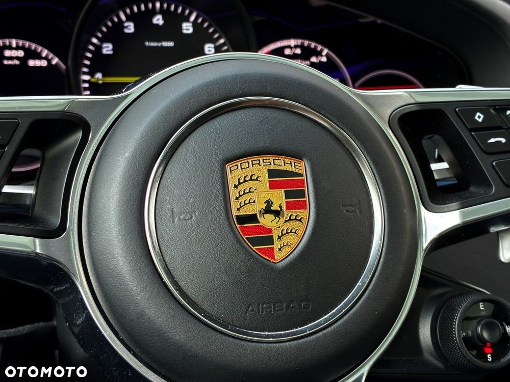 Porsche Cayenne - 30
