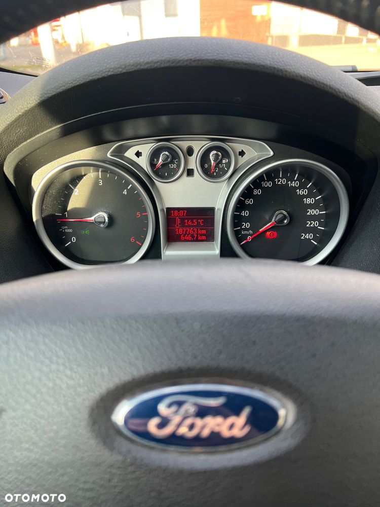 Ford Kuga 2.0 TDCi Titanium FWD - 14