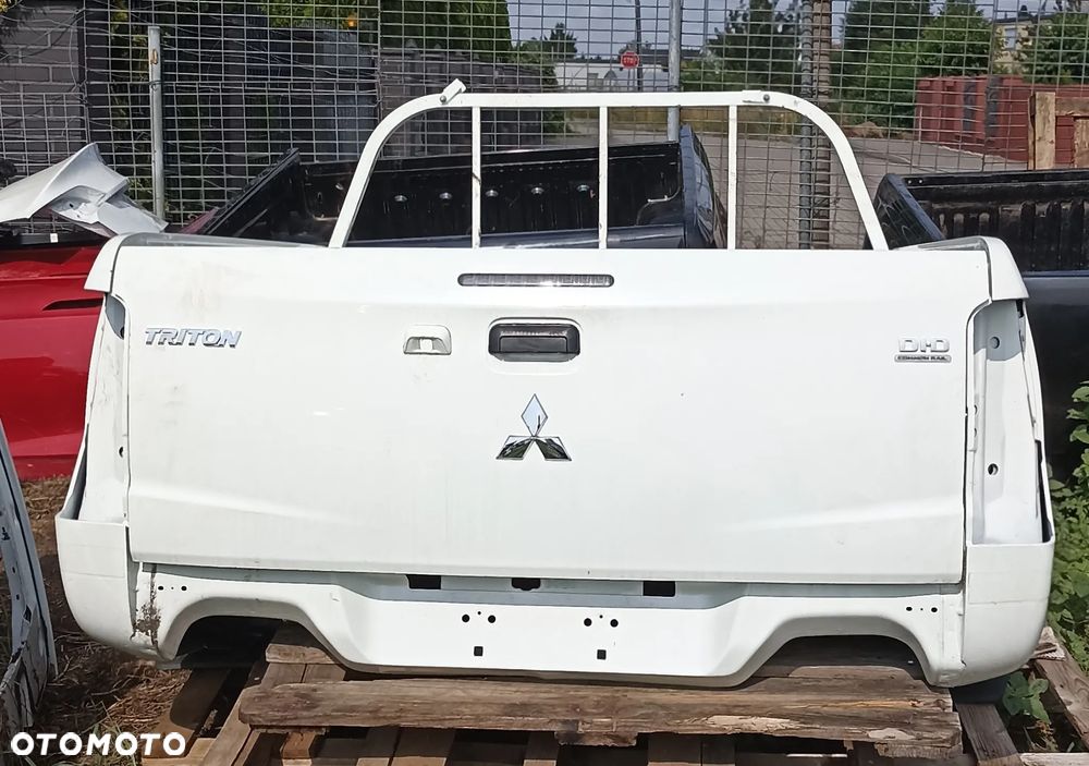 MITSUBISHI TRITON L200  2019 20 21 PAKA BAGAŻNIKA - 1