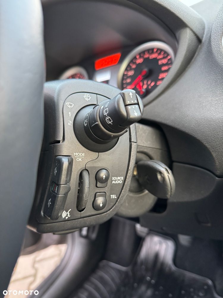 Renault Clio 1.2 16V 75 Expression - 25