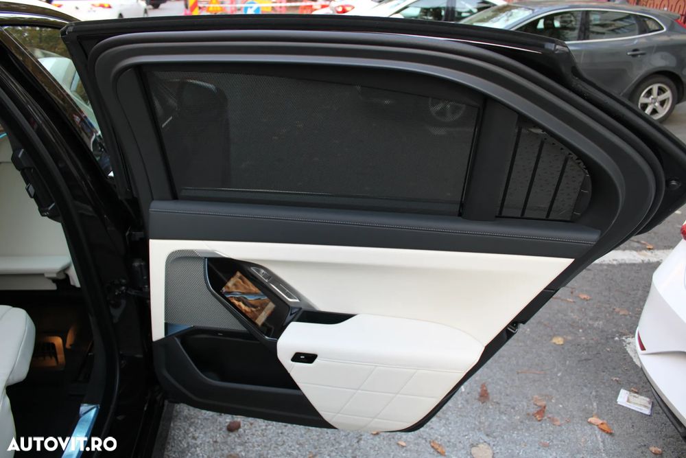 BMW Seria 7 740d xDrive MHEV - 12
