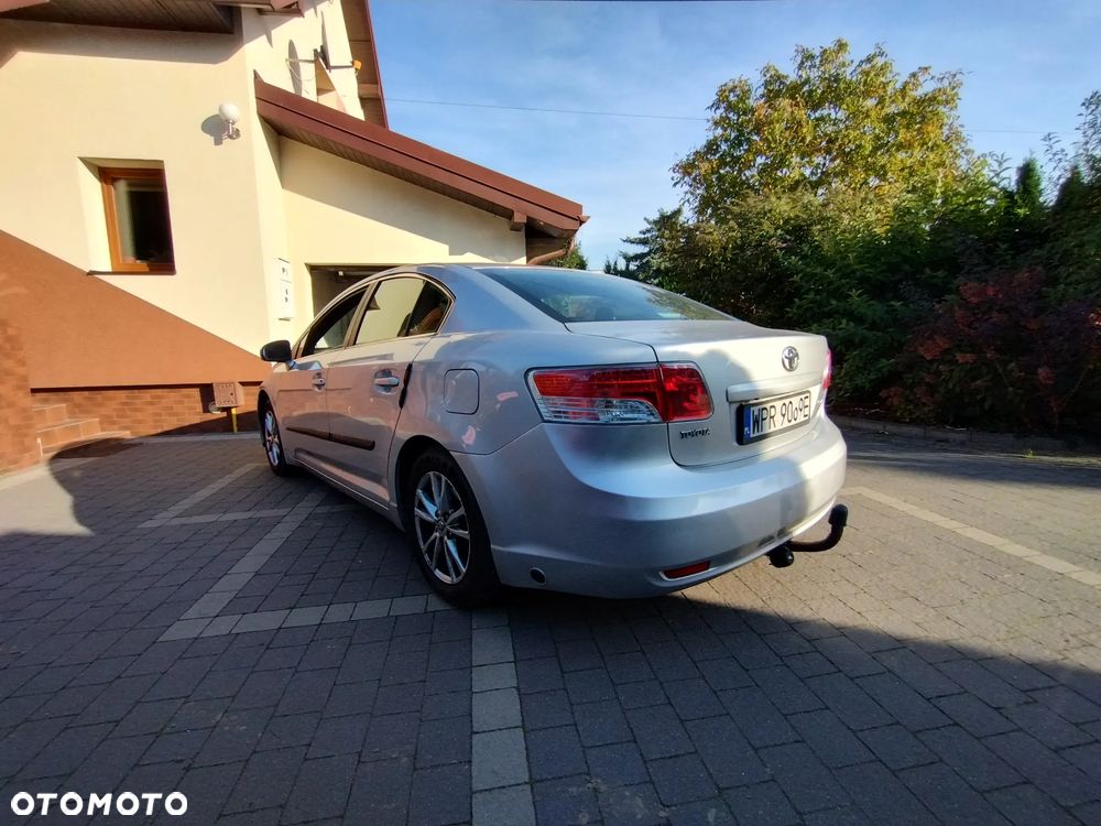 Toyota Avensis 1.8 Comfort - 4