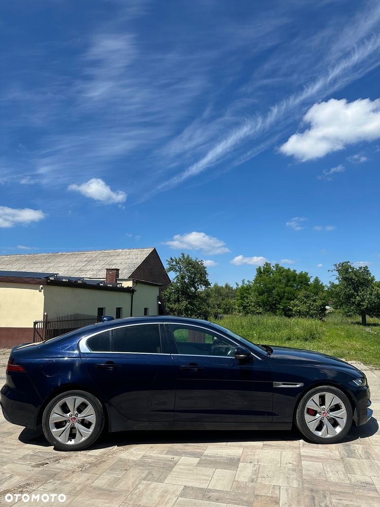 Jaguar XE - 8