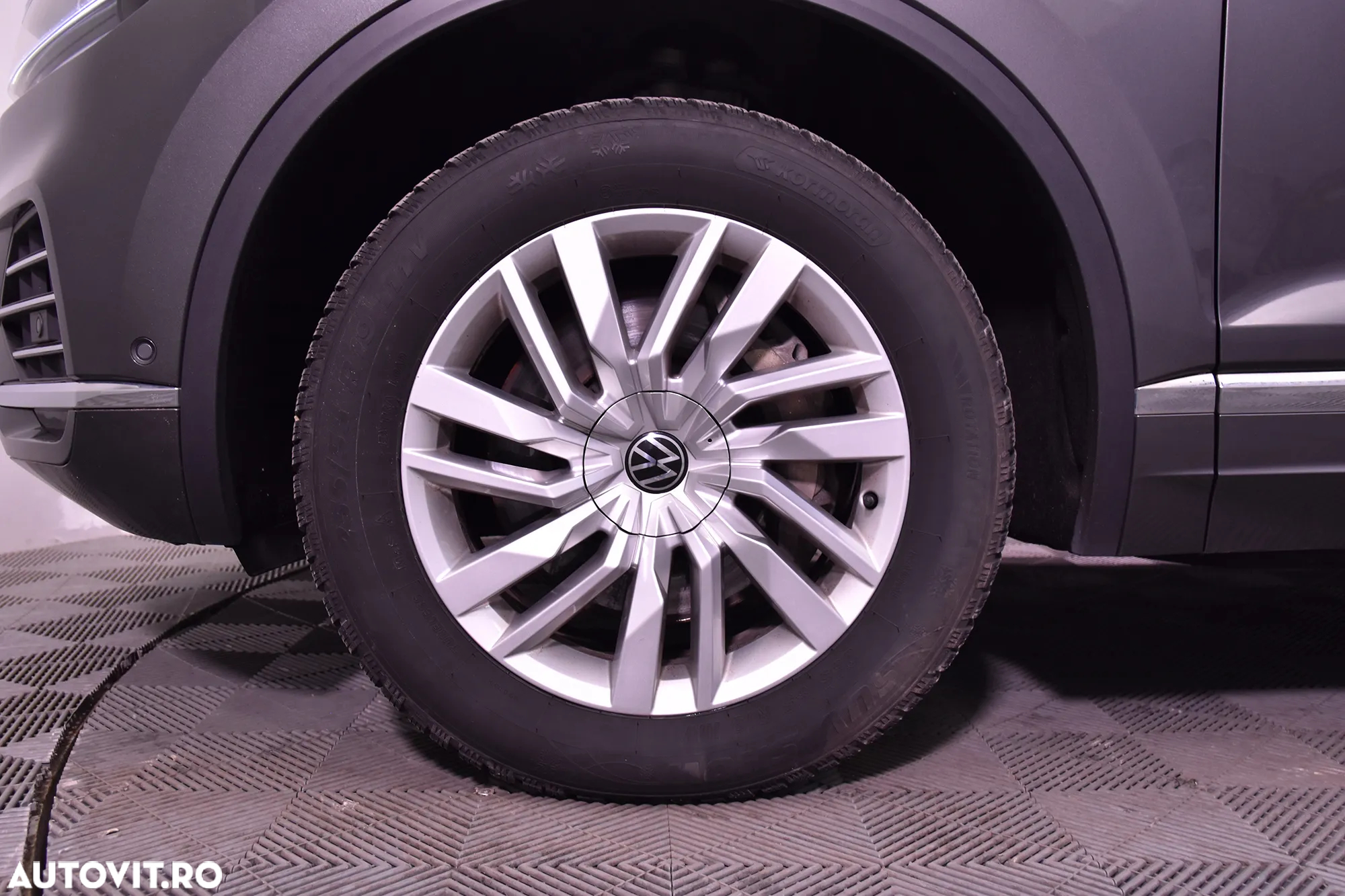 Volkswagen Touareg - 13