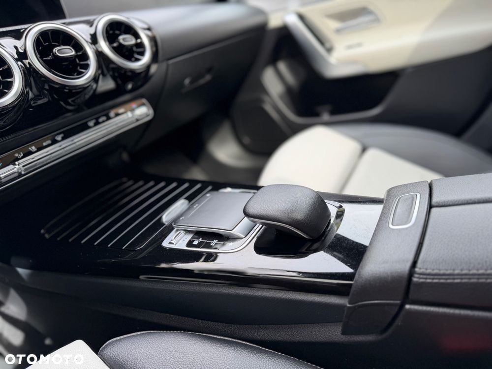 Mercedes-Benz A-Class 2019 photo 2