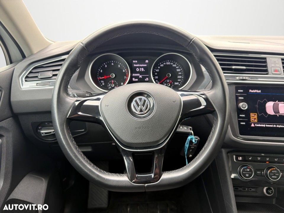 Volkswagen Tiguan - 16