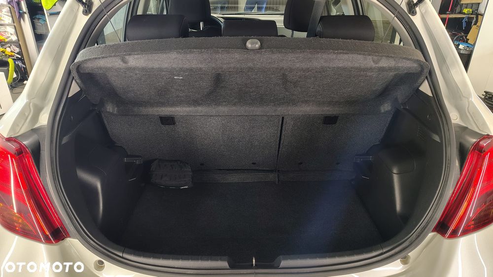 Toyota Yaris Hybrid 100 Premium - 16