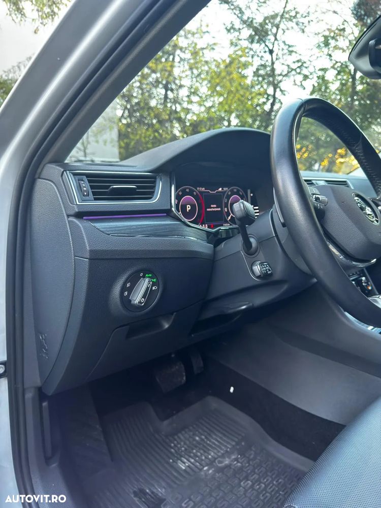 Skoda Superb Combi 2.0 TDI 4X4 DSG Style - 11