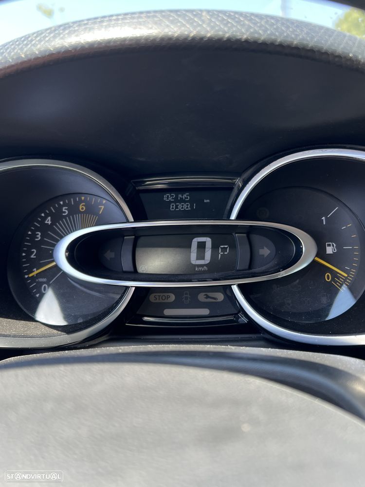 Renault Clio - 25