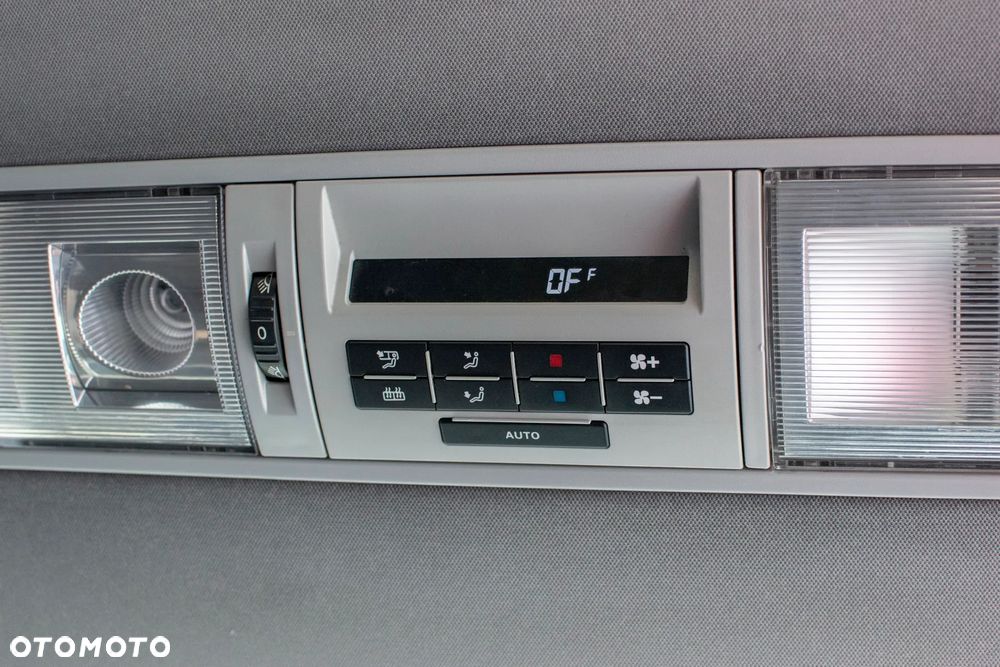 Volkswagen Caravelle - 32