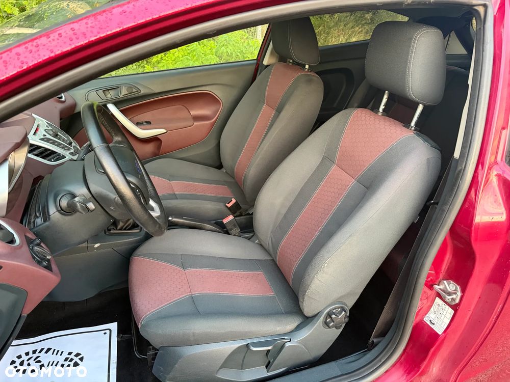 Ford Fiesta 1.4 Ghia - 8